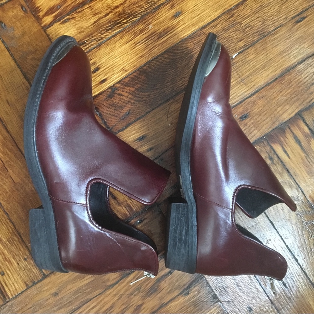 Cut-out leather ankle boots!